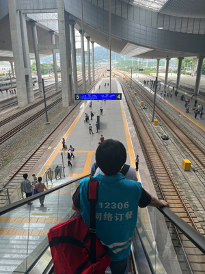乘車時您點(diǎn)的外賣是怎么送達(dá)的？看了就知道
